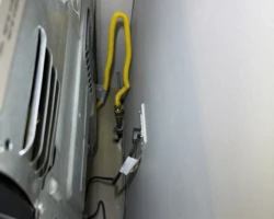 Freestanding kitchen range with no anti-tip bracket securing it to the floor or wall